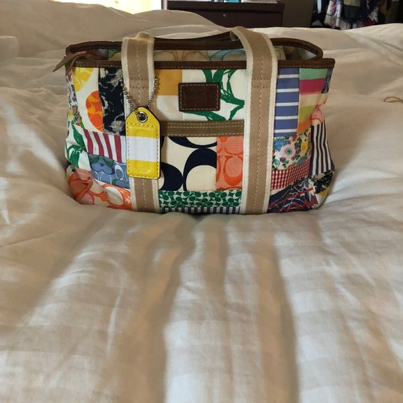 Coach Signature Satchel White w/multi color fabric - Picture 2 of 6